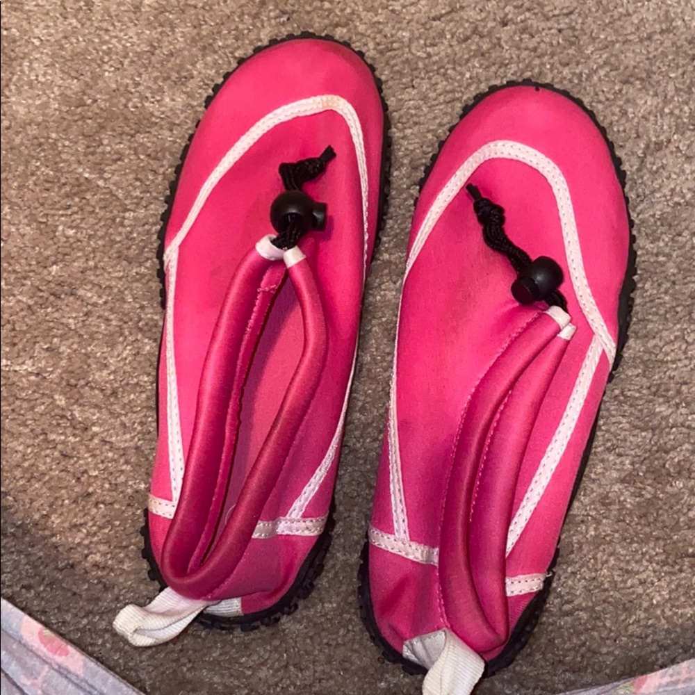 Swimming shoes